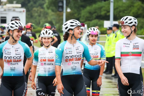 美港通证券 城事·多图｜黄衫绿衫一人包揽，环崇明岛国际自盟女子公路世界巡回赛雨中开赛